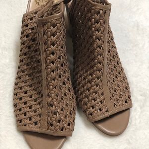 Vince Camuto - Tan Heels ***NWT***